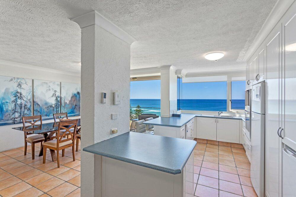 burleigh-heads-2-bedroom-apartments-AC-(2)