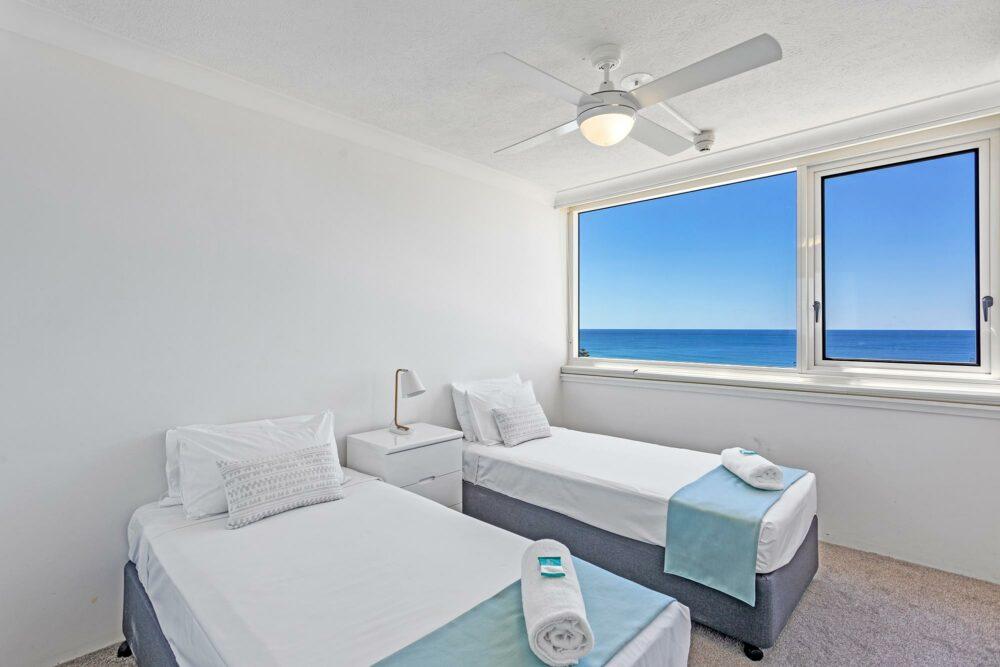 burleigh-heads-2-bedroom-apartments-AC-(4)