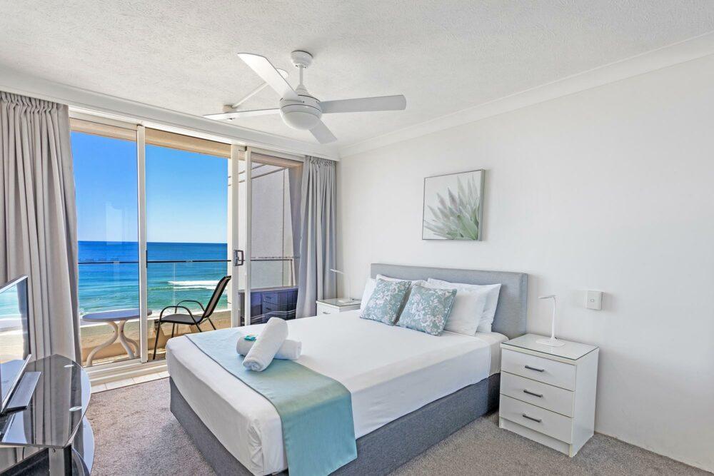 burleigh-heads-2-bedroom-apartments-AC-(5)