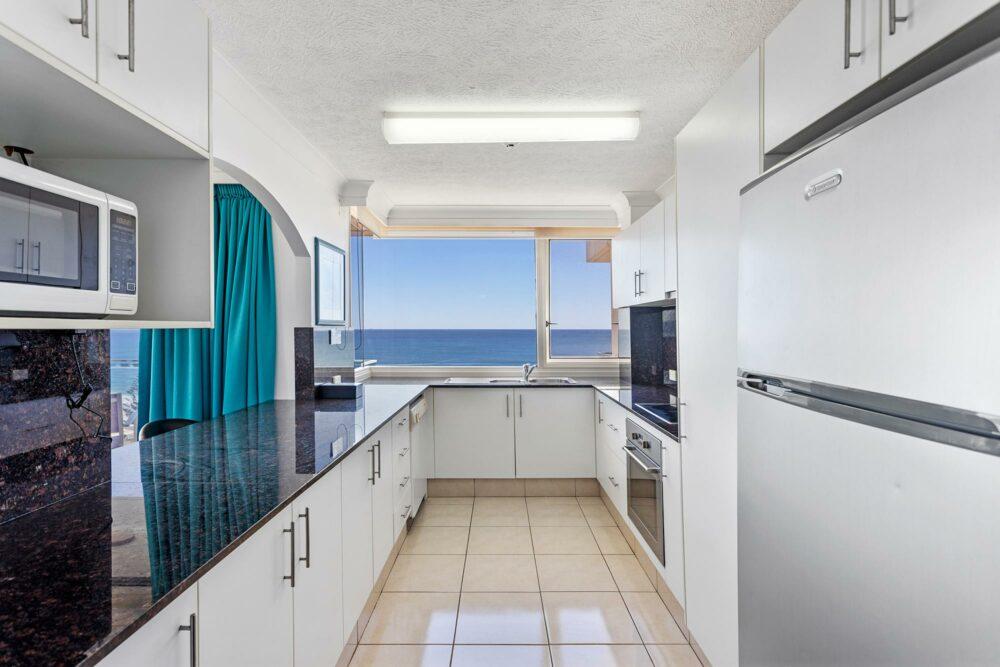 burleigh-heads-superior-2-bedroom-apartments-(2)