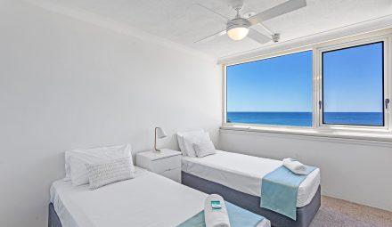 burleigh-heads-2-bedroom-apartments-AC-(4)