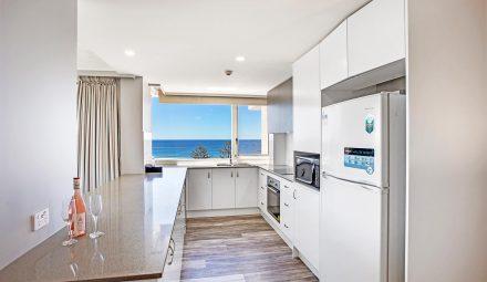 burleigh-heads-superior-2-bedroom-apartments-AC-(2)